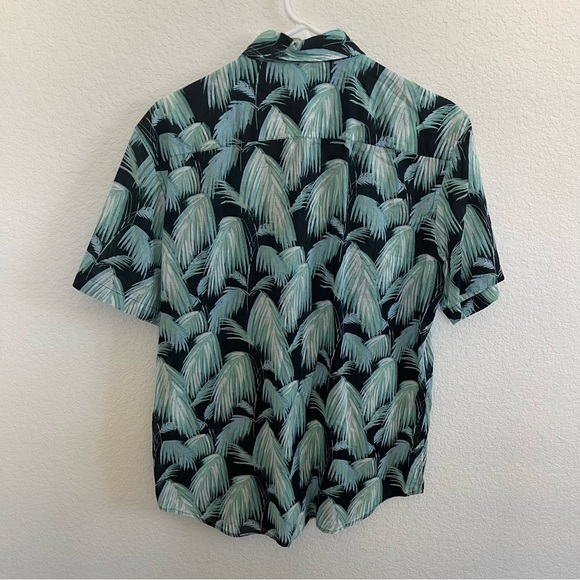 Club Monaco men’s short sleeve shirt - Picture 5 of 6